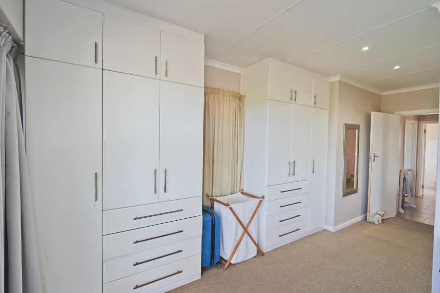 4 Bedroom Property for Sale in Kidds Beach Eastern Cape